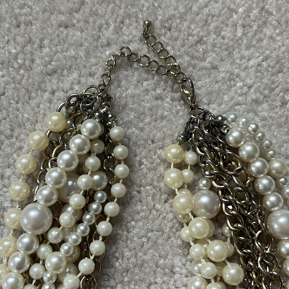 Chunky Pearl Mixed Metal Necklace - Picture 3 of 3